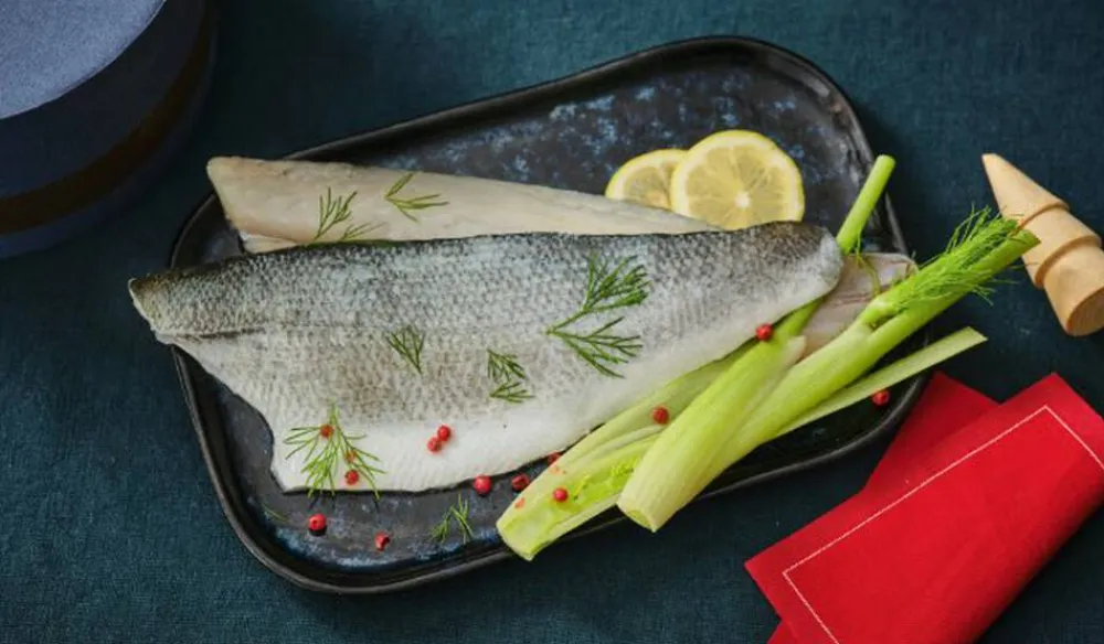Picard 2 filets de bar avec peau ASC, élevé en Grèce* Produits Nutri-Score A|Sans Sel Ajouté